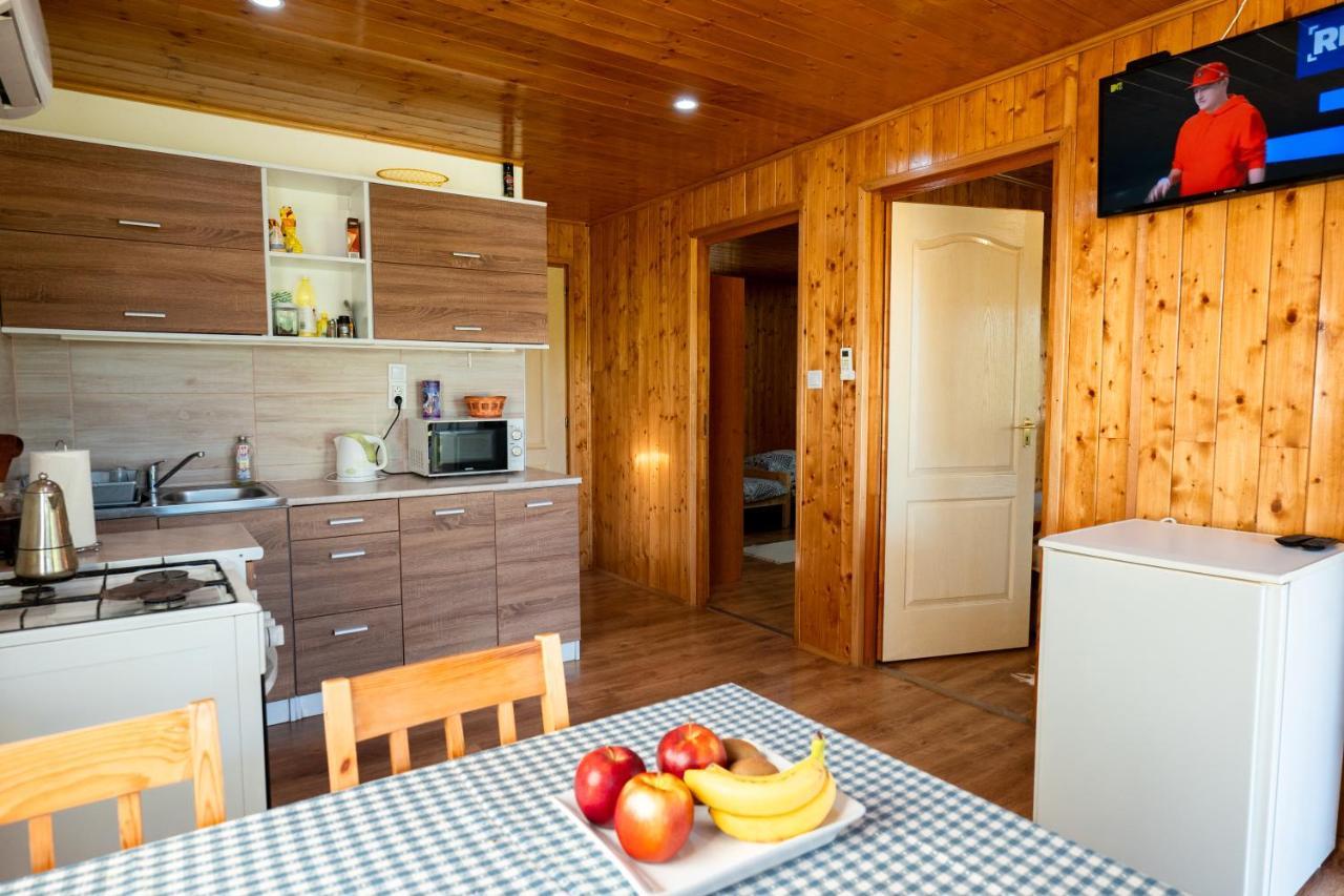 Tennis Guesthouse Ordacsehi Exterior photo
